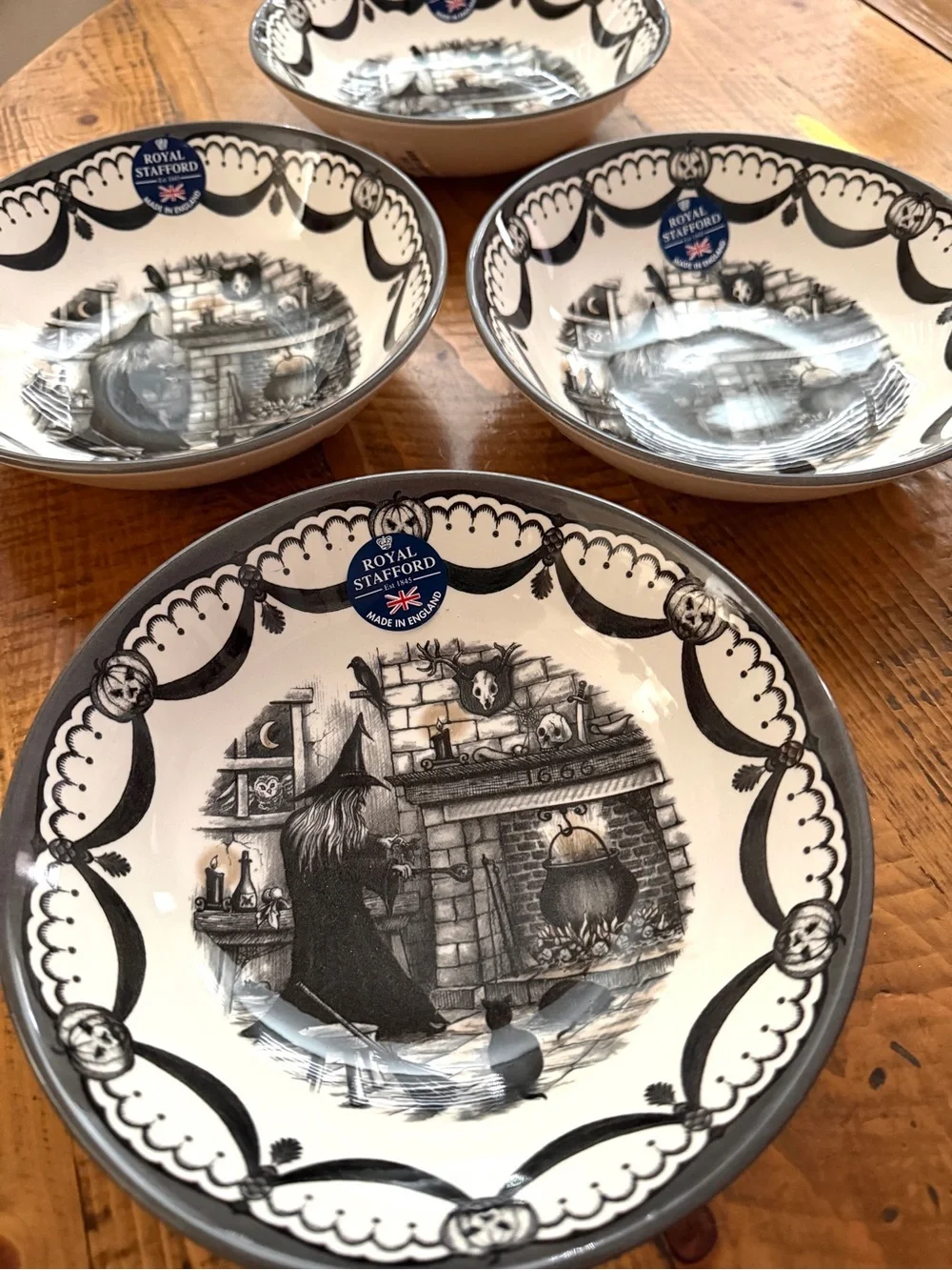 Set of 4 Royal Stafford Haunted Mantel 7.5 inch Halloween bowls